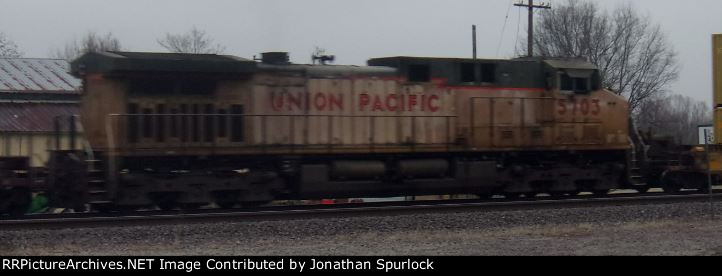 UP 5703, engineer's side view